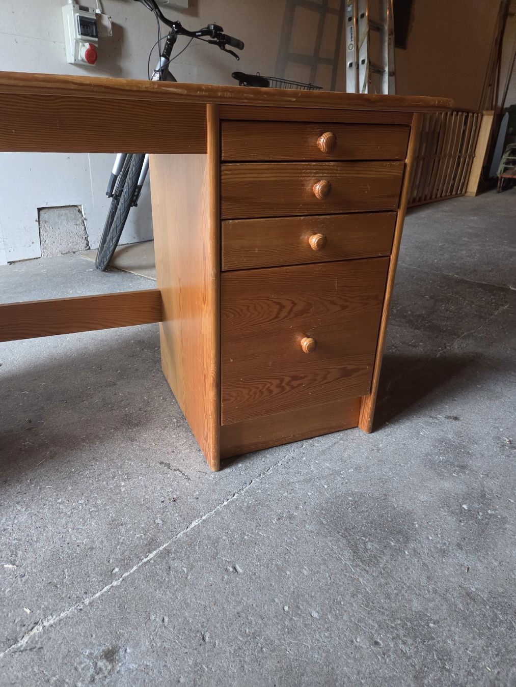 Scrivanie: Kinderpult massiv Holz, 4 Schubladen – Usato da Winterthur venduto da cherzli02 2