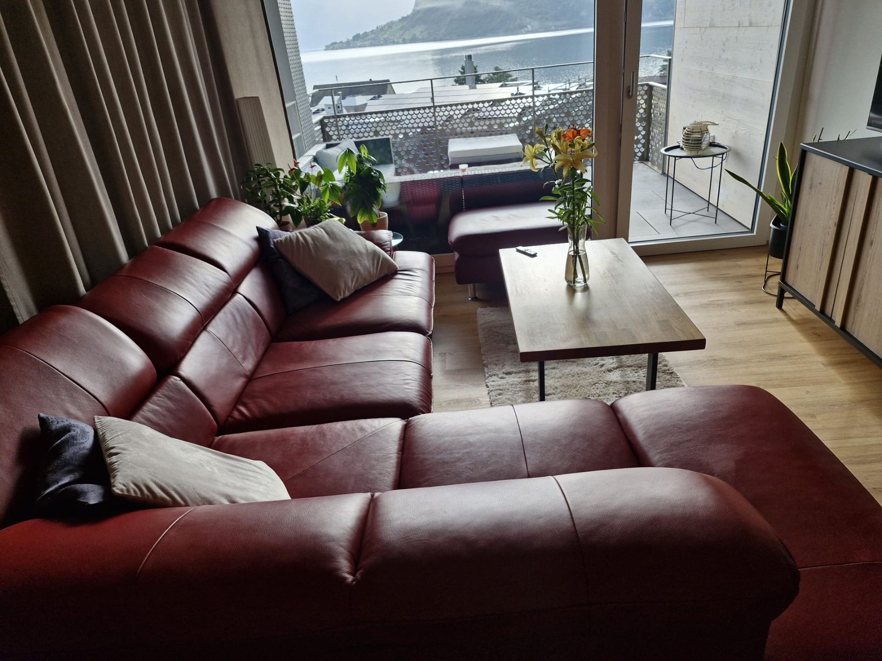Sofas: Ecksofa Echtleder rot mit Hocker – Gebraucht aus Hergiswil NW von mir_dlj2 1