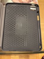 Targus VersaVu iPad Pro 11 inch case - Like new!