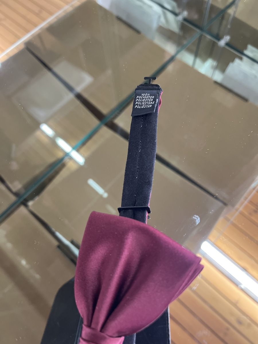 Cravatte: Fliege Schlaufe bordeaux Polyester neuwertig – Nuovo (secondo la descrizione) da Oberwil b. Zug venduto da DeineWunderkammer 3