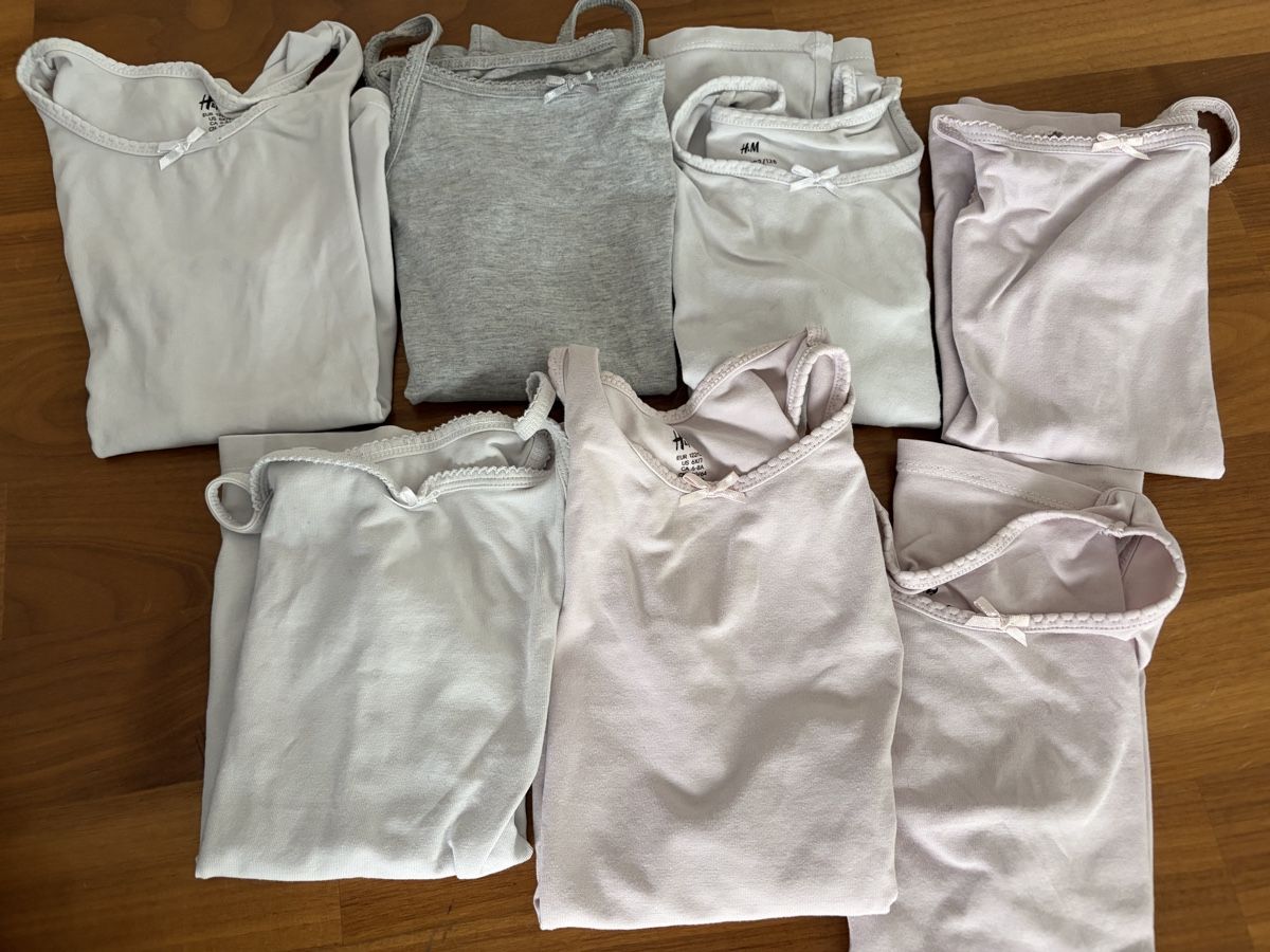 H&M Sous-vêtements: 7 Unterhemden Gr. 128 – D'occasion à Oberwil BL par sucrine