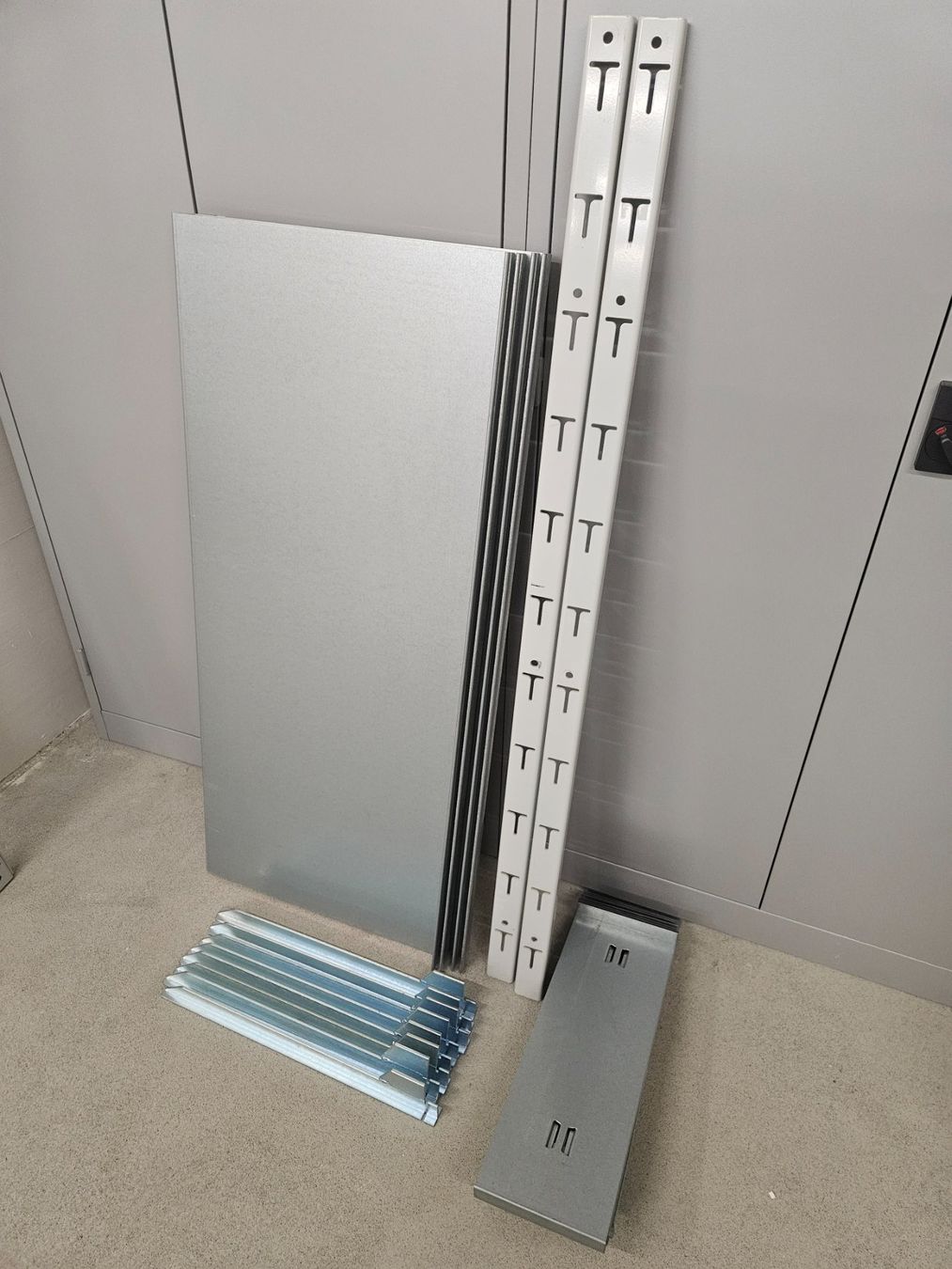 Scaffali: Sehr robustes Romal Wandregal 117cm breit – Usato da Rüti ZH venduto da looren94 2
