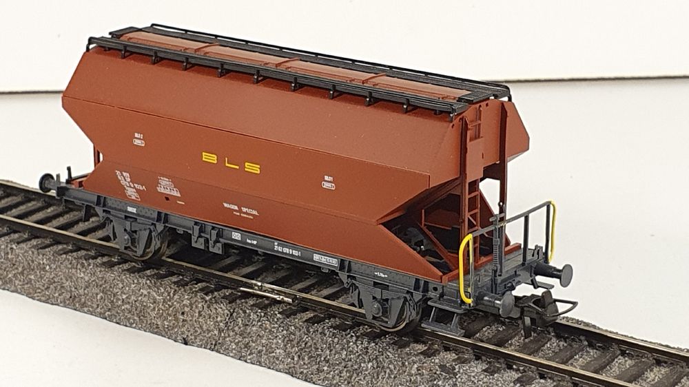 Roco HO 2 achsiger BLS Silowagen neuere Generation. (Gebraucht) in ...