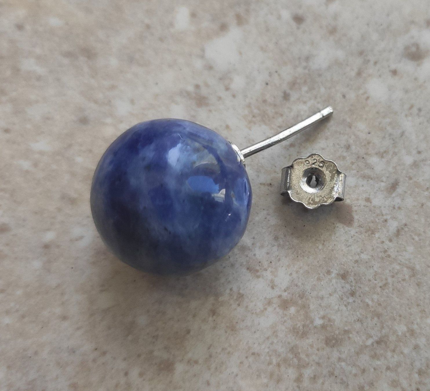 Orecchini pendenti & Orecchini a lobo: Sodalith Ohrstecker/Kugelform/Silber 925 – Nuovo (secondo la descrizione) da Miège venduto da gitarro68