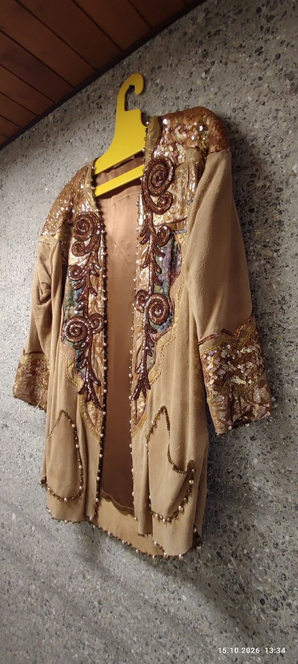 Costumi: Wildleder Jacke und Rock – Nuovo (secondo la descrizione) da Wettswil venduto da Chateauxfoto 3