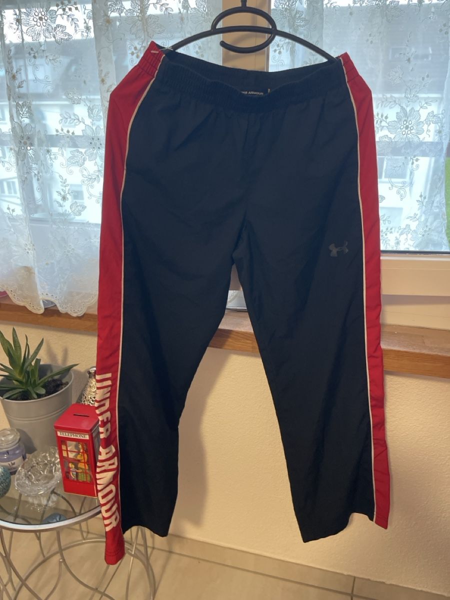 Under Armour Leggings: Under Armour Track Pants Black Red Size L used – Nuovo (secondo la descrizione) da Winterthur venduto da shp_xcc5
