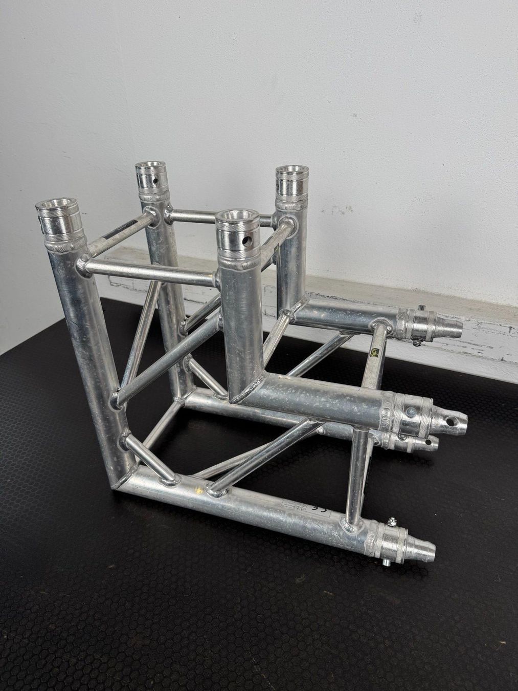 Tralicci: Globaltruss F34 90° Ecke – Usato da Buchs AG venduto da N-joyEvents