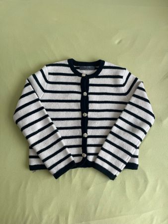 Cardigan à rayures noires et beiges avec boutons dorés