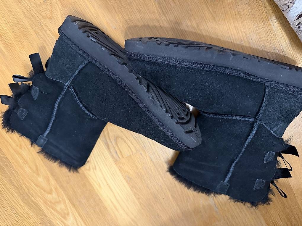 Ugg Scarpe da donna: UGG bailey bow – Usato da Basel venduto da Catarinaxx3 1