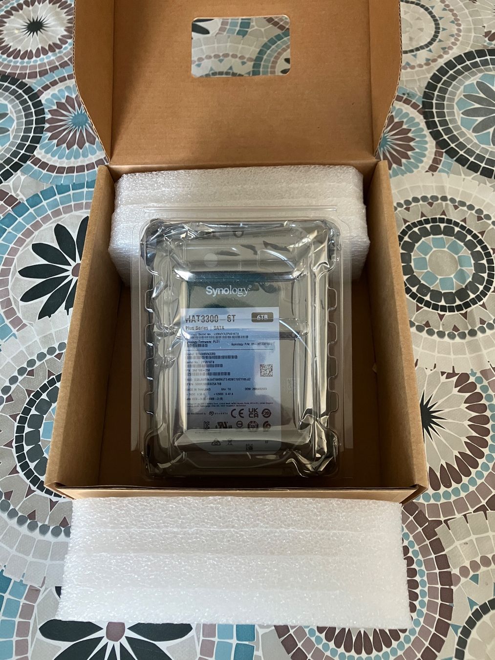 Synology Dischi rigidi: HD Synology HAT3300-6T 6TB – Nuovo e nell'imballaggio originale da Genève venduto da Hudson5