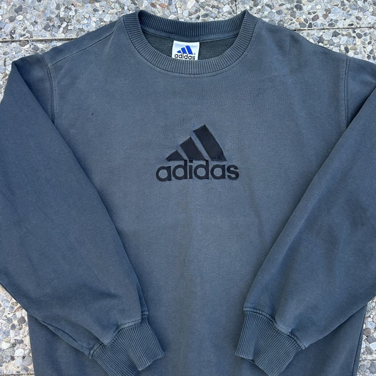 Adidas Maglioni & Felpe: Vintage Adidas embroidered sweatshirt – Usato da brent venduto da fukusapes 1