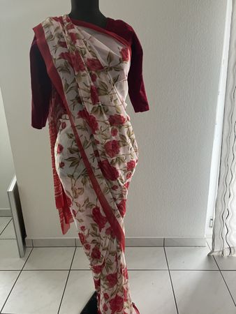 Indische Sari mit Bluse, neuwertig, Gr. M, floral rot