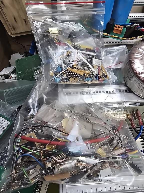Elektronikbauteile: Transformateurs, composants électroniques à donner – Gebraucht aus Lutry von Matteo022 1