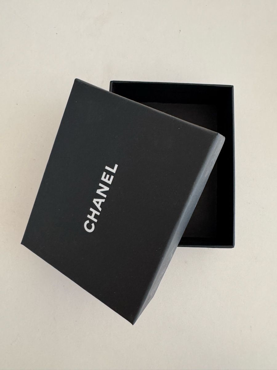 Portagioie: CHANEL black box with pouch good condition – Nuovo (secondo la descrizione) da Zürich venduto da brandy9 3