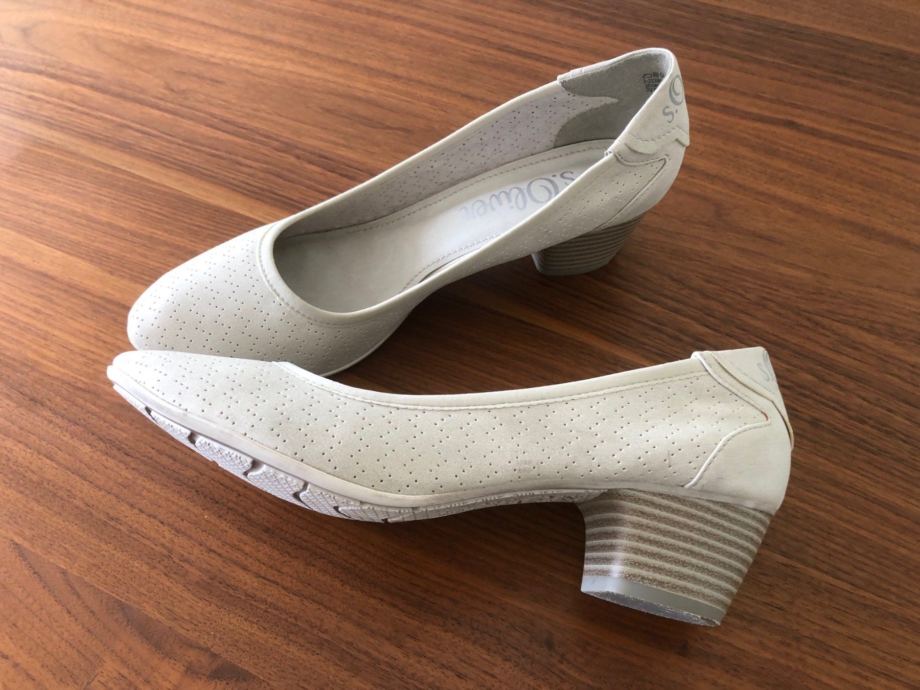 S.Oliver Scarpe da donna: Pumps hellbeige, neuwertig, Gr. 40 von S.Oliver – Nuovo (secondo la descrizione) da Hergiswil NW venduto da redrose51 4