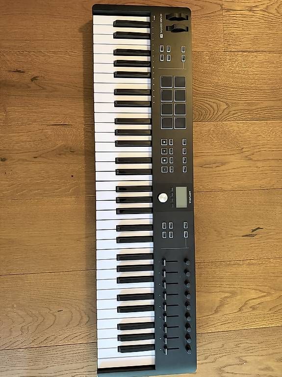 Strumenti musicali: Arturia KeyLab Essential 61 Mk3 Black – Usato da Aarau venduto da chr_v7x7