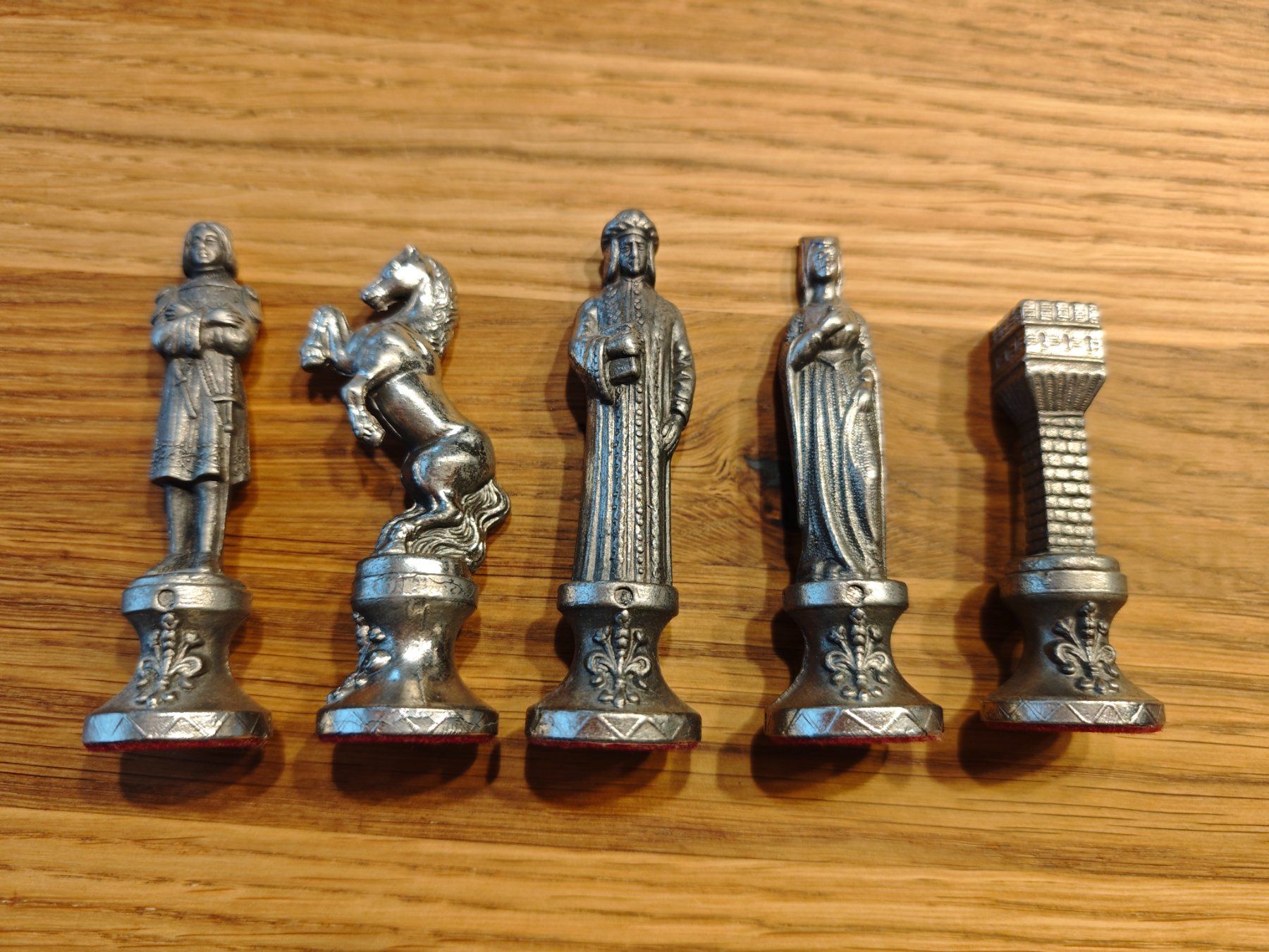 Jeux: Seltene Schachspielfiguren – D'occasion à Gunzgen par 0Aurin0 3