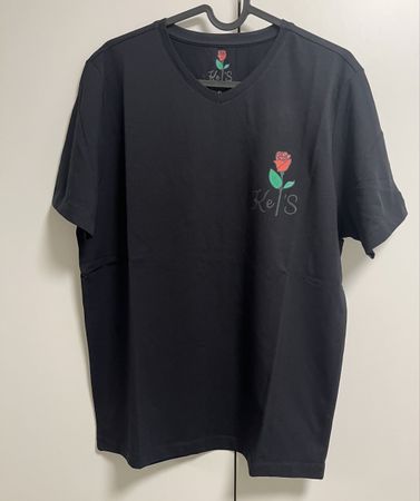 Schwarzes Ke'S T-Shirt mit Rosen-Print Gr. M