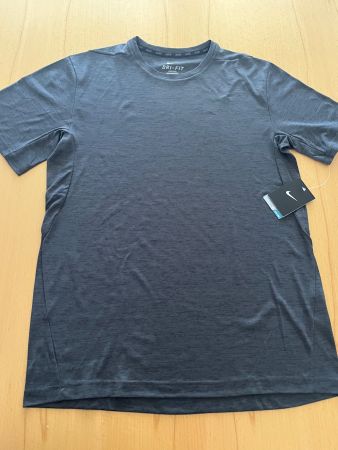 Herren Running-/Sportshirt NIKE | NEU