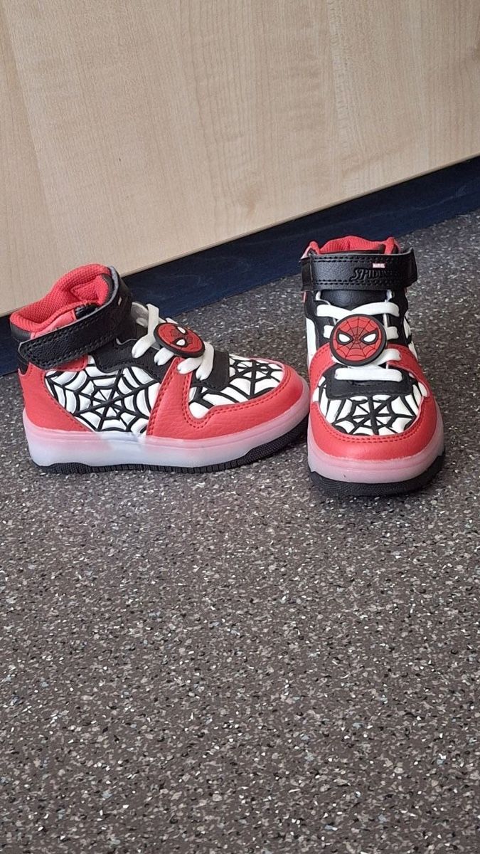 Scarpe per ragazzi: Kinder Turnschuhe Spiderman Grösse 28 neu – Usato da Zürich venduto da naz_h8jw 3