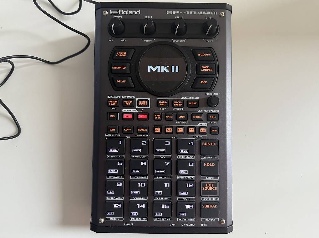 Roland Strumenti musicali: Roland SP 404 MKII inkl. Cover – Usato da Bischofszell venduto da Nenga