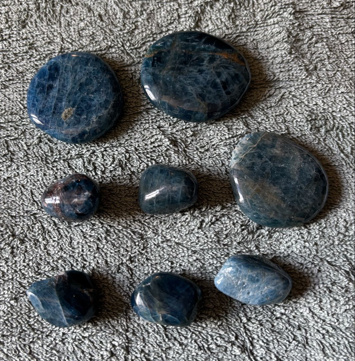Mineralien & Heilsteine: Apatit Handschmeichler Set 8-teilig – Neu (gemäss Beschreibung) aus Erlinsbach von moseco