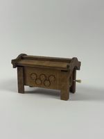 Scatola musicale Reuge in legno intagliato condizioni buone