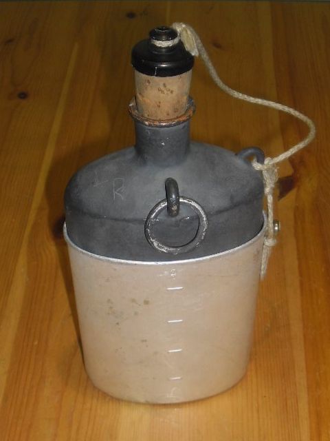 Schweizer Armee Attrezzatura & Pezzi di ricambio: Feldflasche 1940/41 , Original CH Armee – Usato da Büren SO venduto da omsa