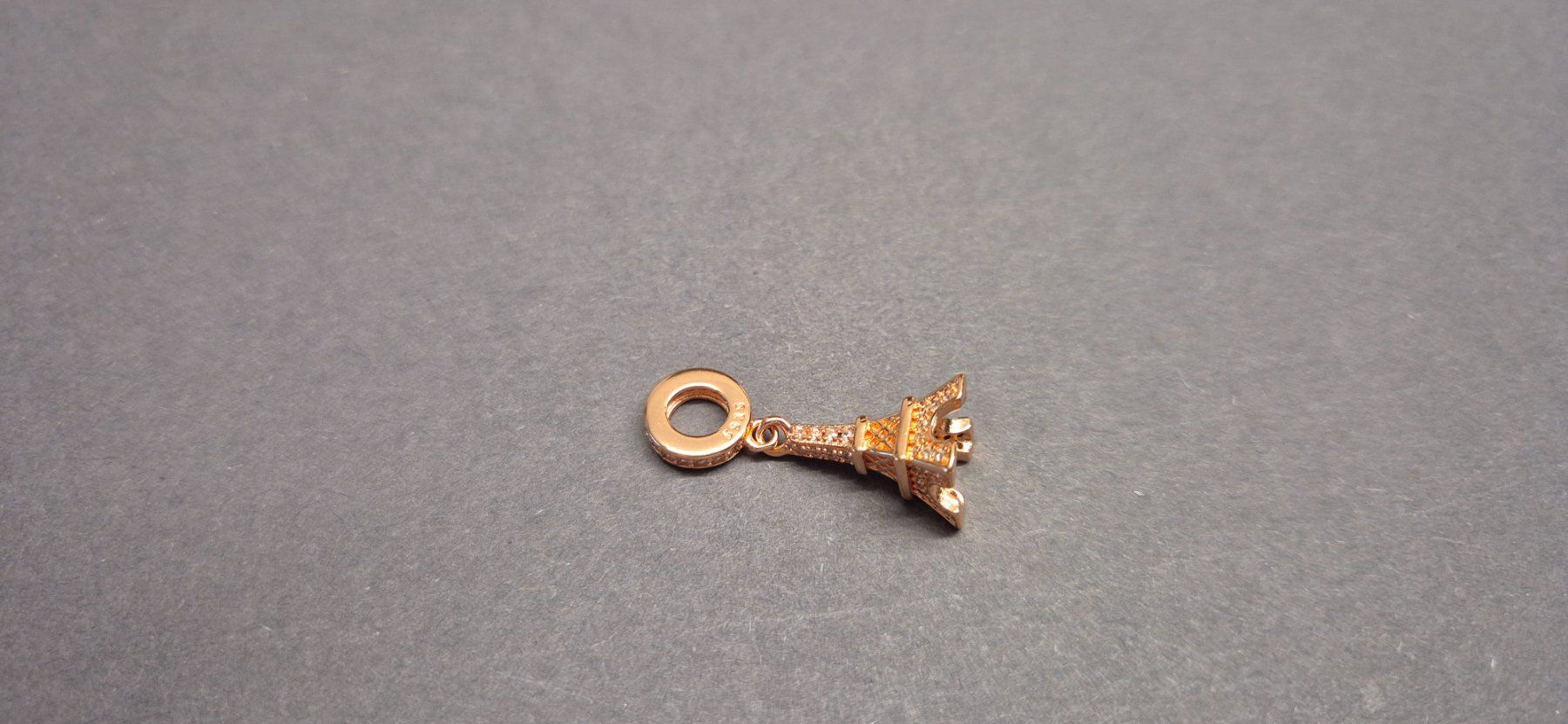 Ciondoli: Silber Charm Eiffelturm +Garantie – Nuovo (secondo la descrizione) da Rotkreuz venduto da Carbone_Bijou-Shop