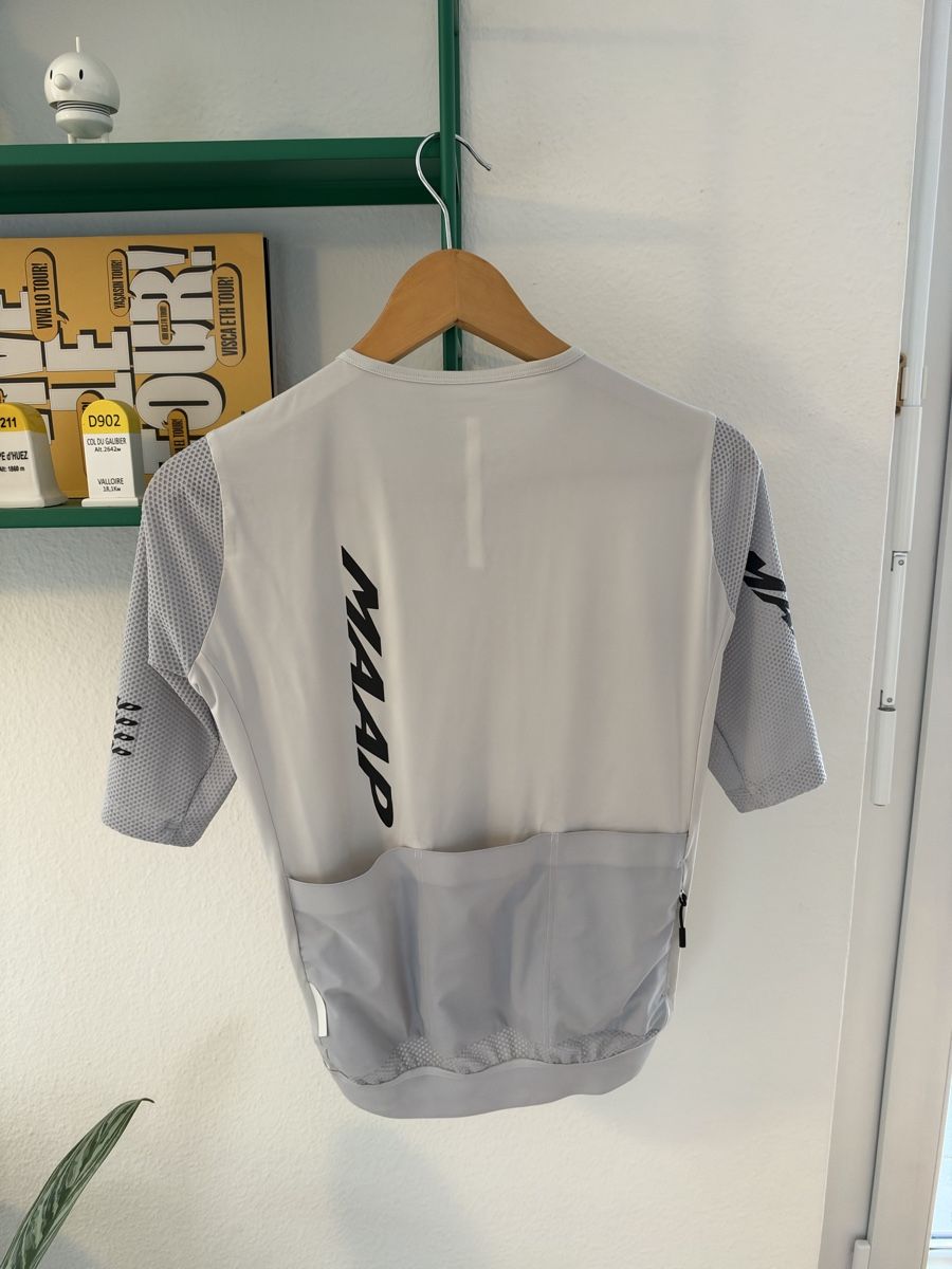Leibchen & Hosen: Maap white jersey men – Gebraucht aus Uster von rus_cgn6 1