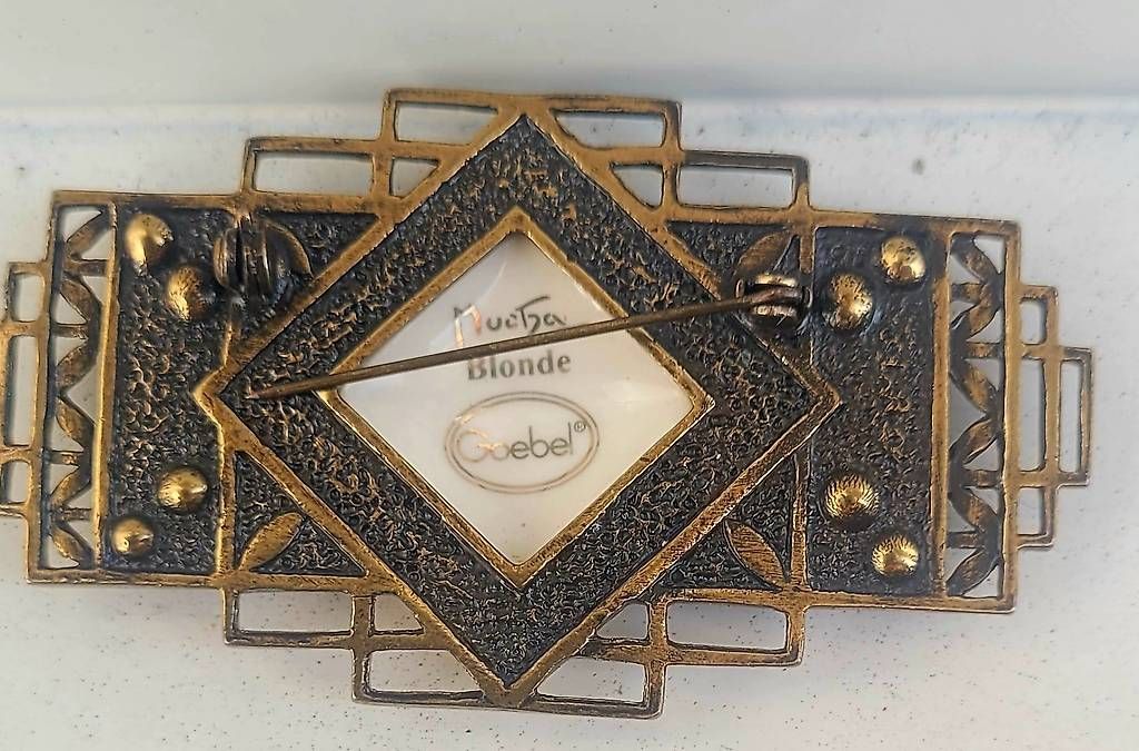 Spille & Fermagli: Vintage Goebel Brosche / Alphonse Mucha  – Usato da Wetzikon ZH venduto da goe_h7yc 2