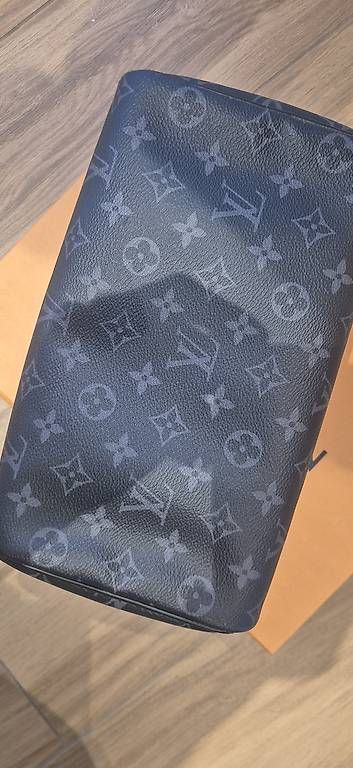 Louis Vuitton Custodie per cosmetici: Louis Vuitton Dopp Kit M46354 – Usato da Lupsingen venduto da ema_fh7c 3