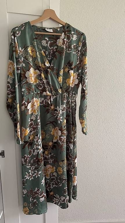 Vila Vestiti: Sommerkleid mit langarm – Usato da Rothenthurm venduto da Lynn_DM