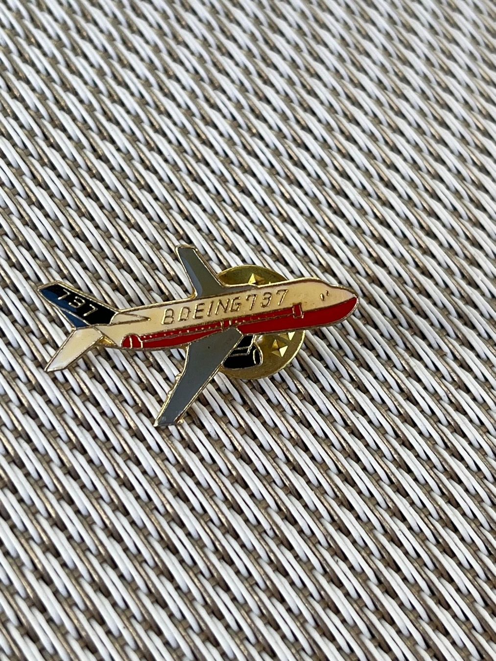 Placchette & Badge: Pin BOEING 737 – Usato da Muttenz venduto da Bhuebi