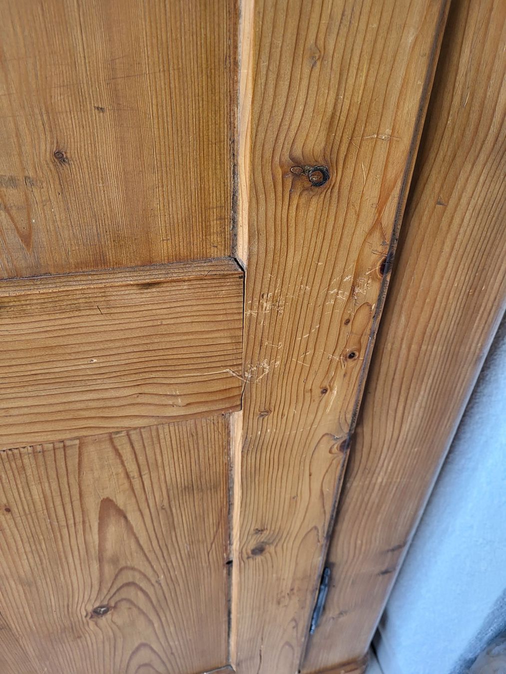 Armadi: Holzschrank sehr alt – Usato da Tägerwilen venduto da intesan 1