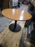 Runder Tisch Buche Nachbildung mit schwarzem Fuss,