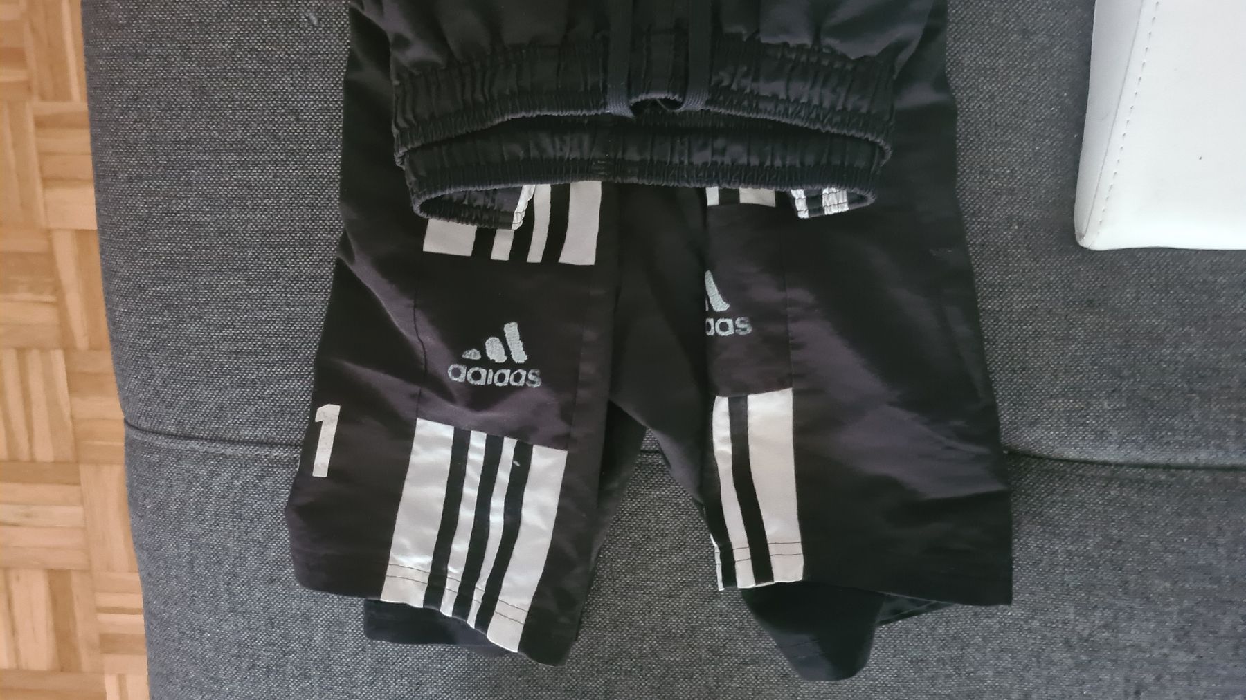 Adidas Pantaloni: adidas sport hose  – Nuovo (secondo la descrizione) da Kriens venduto da nello-1 1