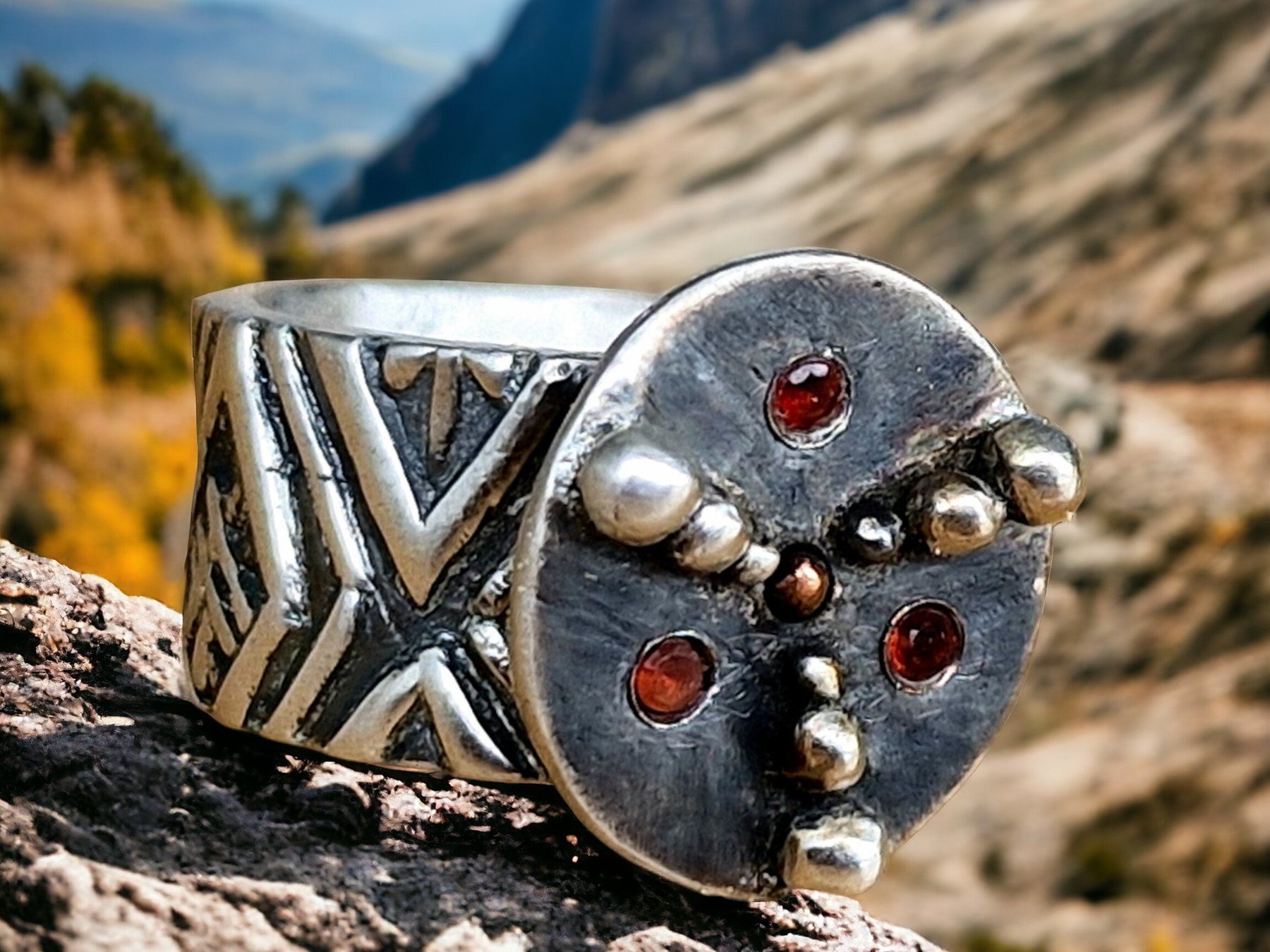Anelli: Spinner-Ring, Silber & Granat, drehende Scheibe, Gr. 53 – Nuovo e nell'imballaggio originale da Aarau venduto da Schmuckhoehle_MD 5