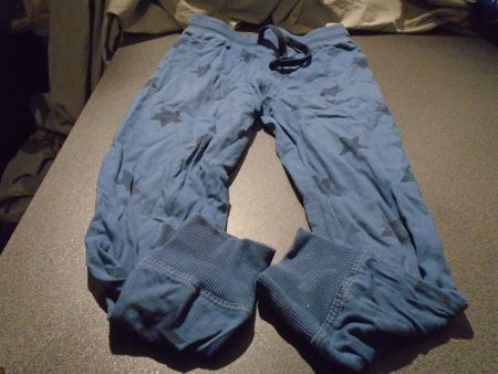 Hosen Grösse 116, H&M, blau/schwarze Ste