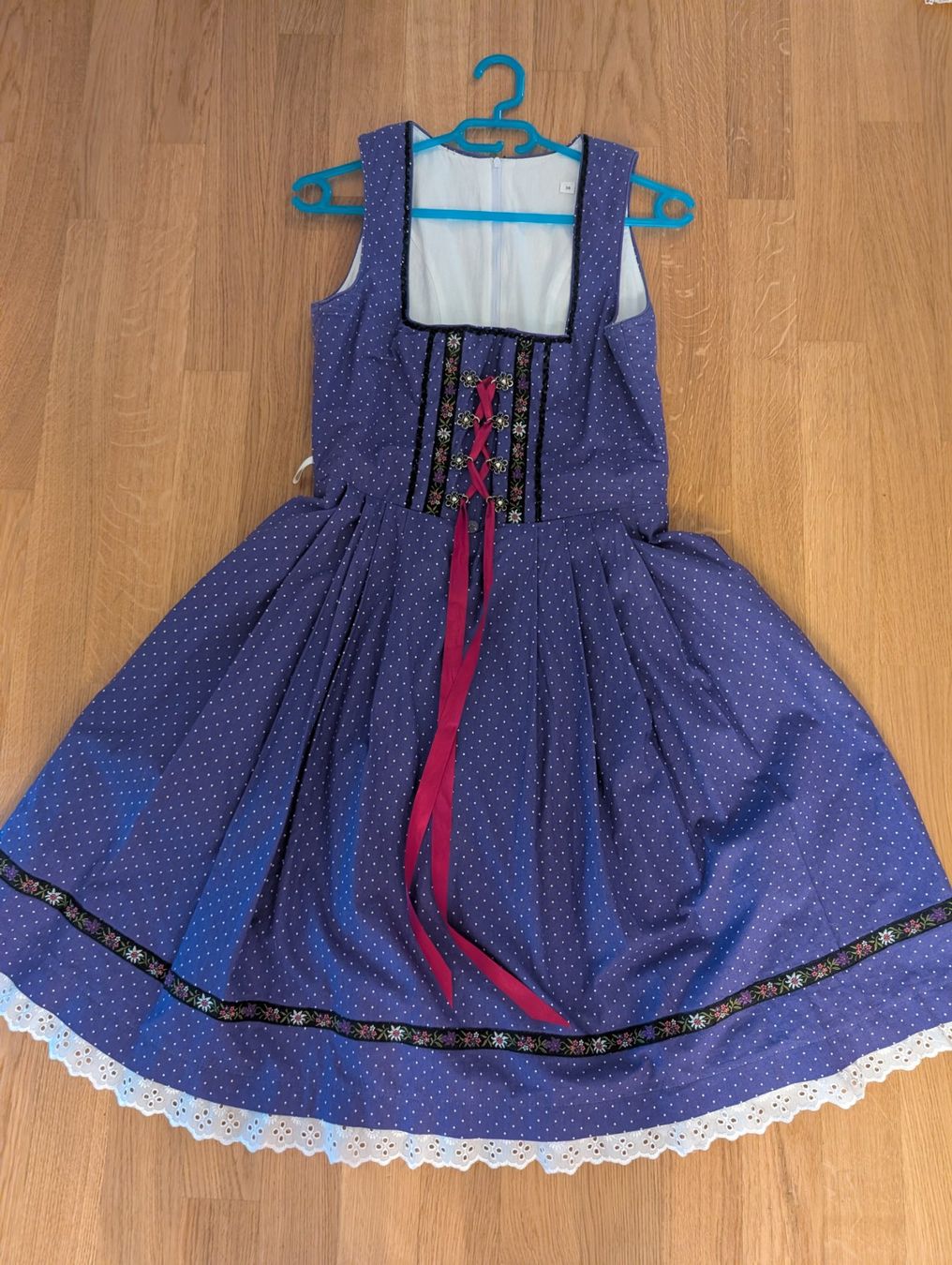 Kleider: Dirndl Grösse 38 – Gebraucht aus Zürich von Nicolass1980 1