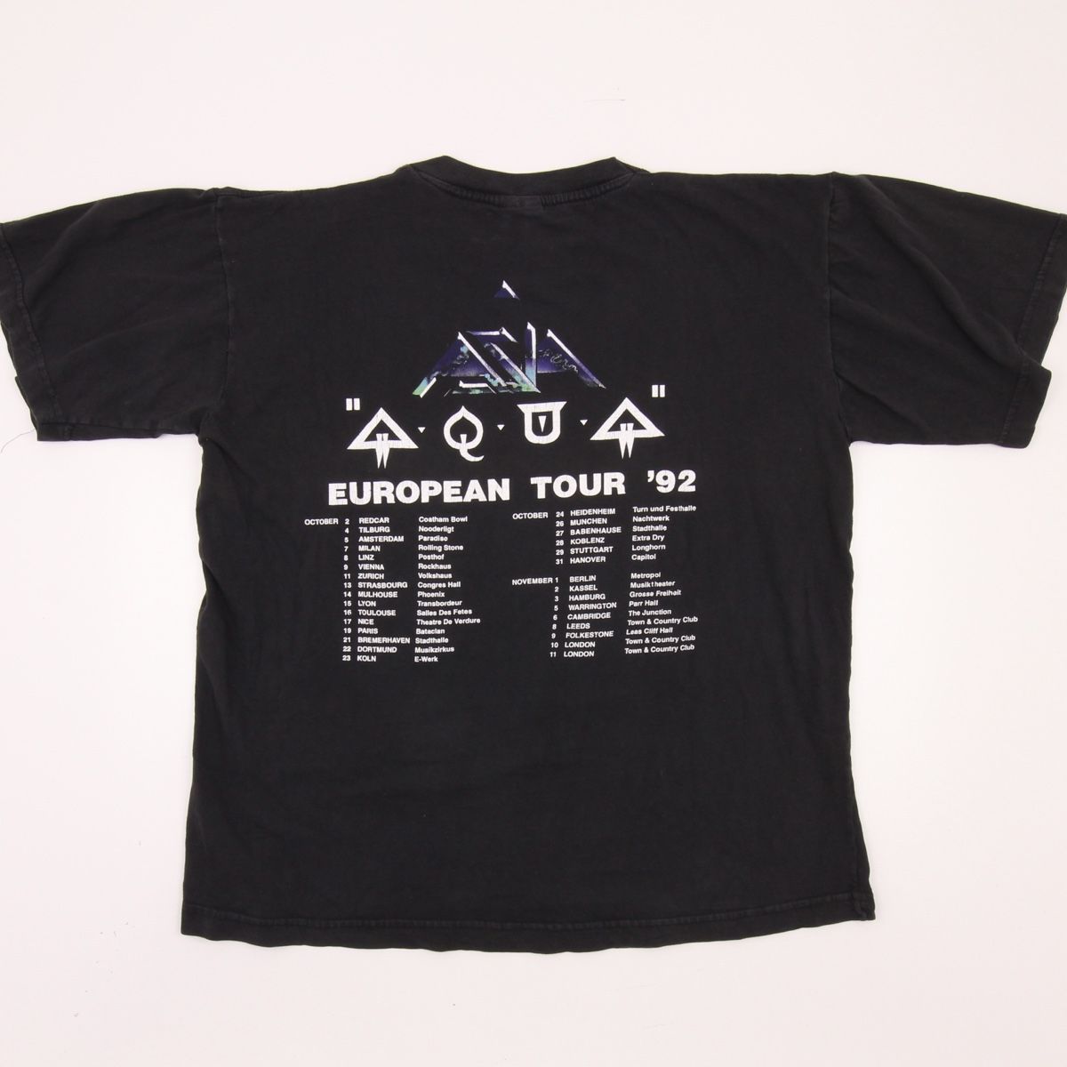 T-shirt: Vintage Asia Shirt – Usato da Bern venduto da Padeeeh 1
