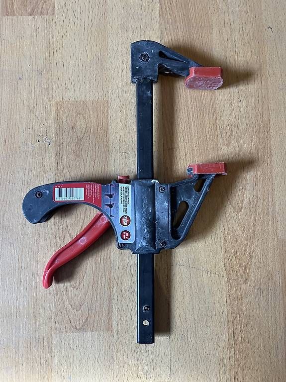 Tous les outils: Serre-joint à une main – D'occasion à Evionnaz par viv_6fwl
