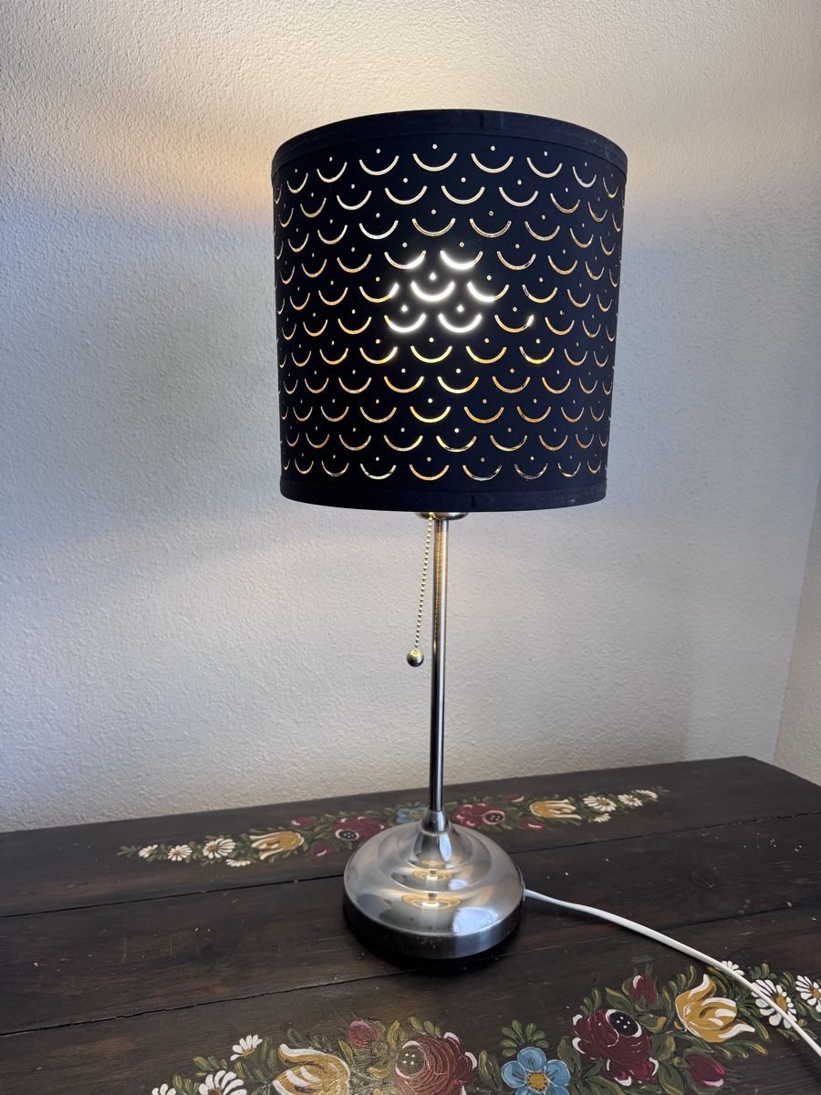 Ikea Lampade: Tischlampe Metall schwarz Muster – Usato da Grüningen venduto da dnawork