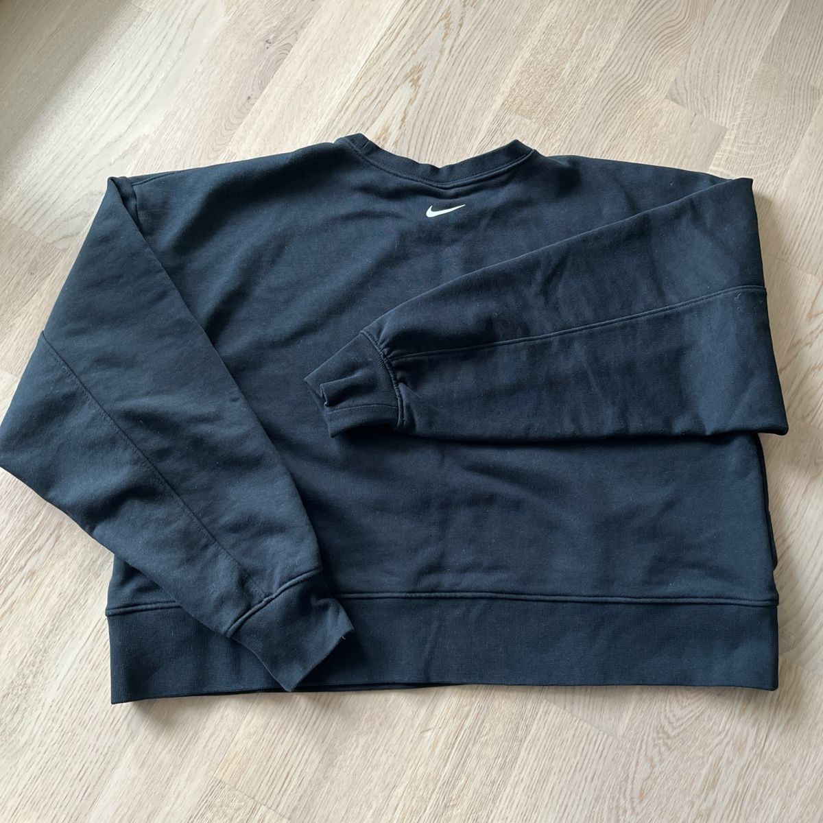 Nike Maglioni & Felpe: Nike sweatshirt in black, size S, hardly ever worn – Nuovo (secondo la descrizione) da Zürich venduto da lea_6dzj 1