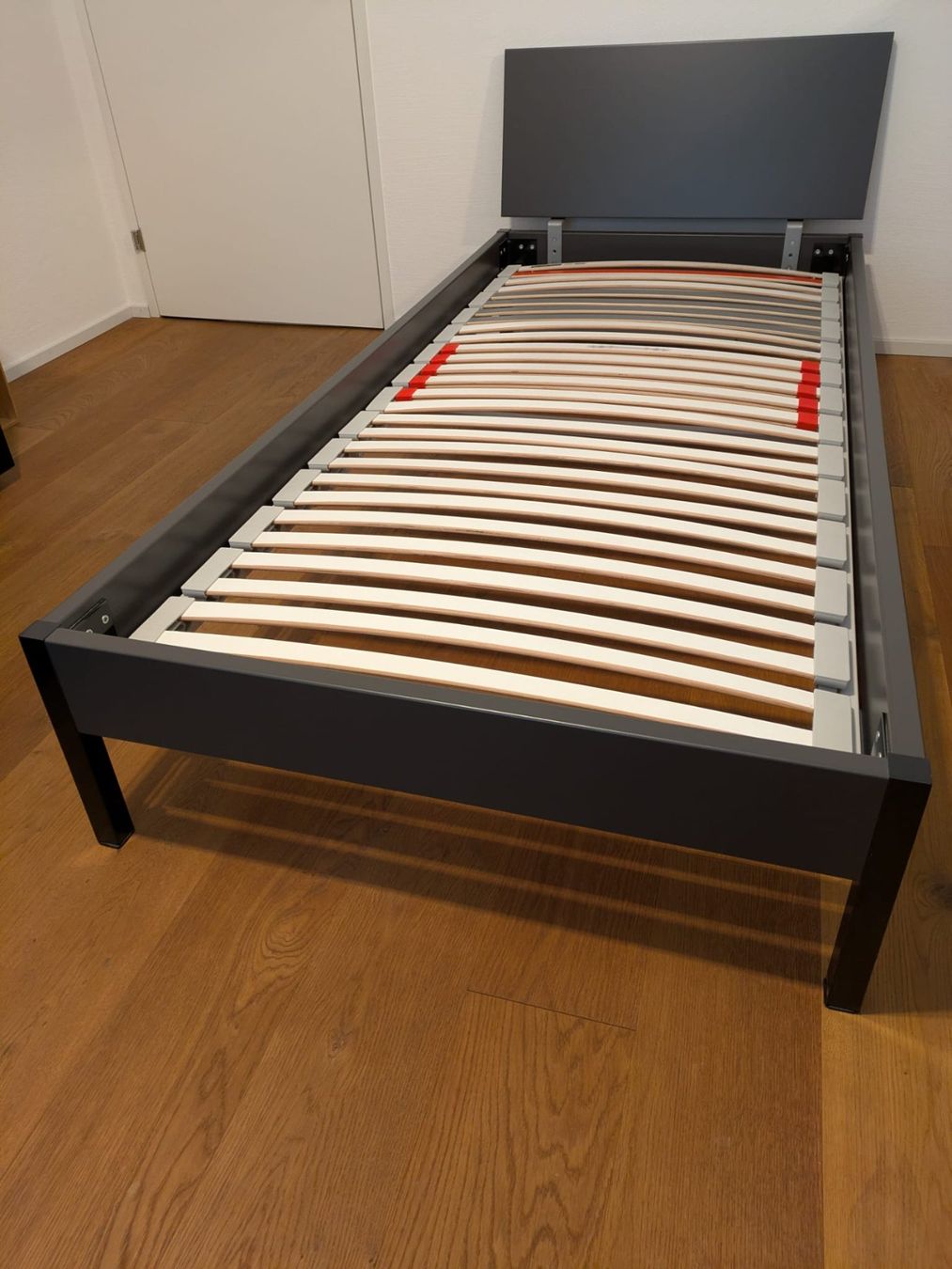 Micasa Letti: Bett + Nachttisch – Usato da Chur venduto da Bronxfliegen 1