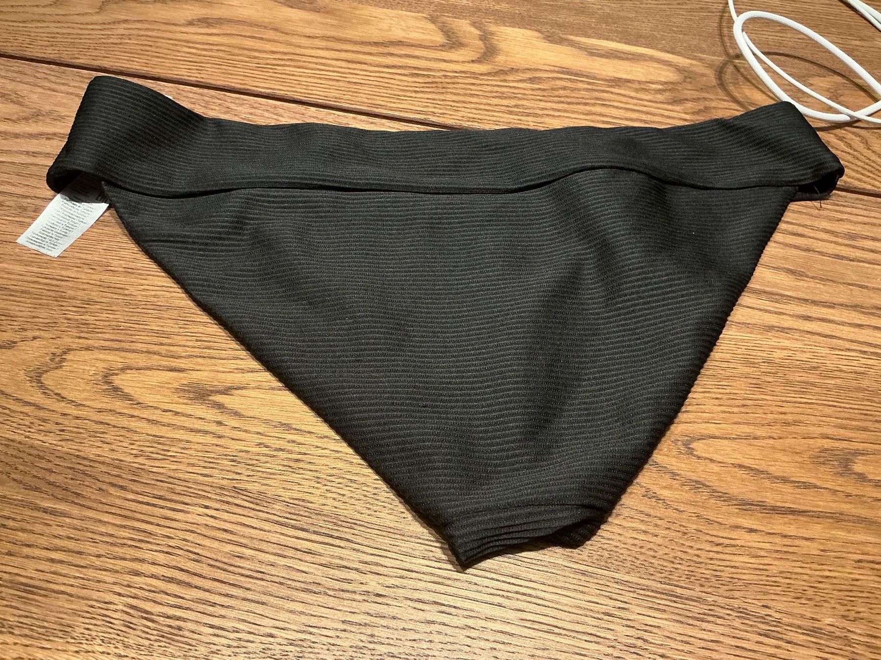 Badekleider & Bikinis: Schwarzer Bikini-Slip Grösse L (NEU) – Gebraucht aus Würenlos von Tina48 1