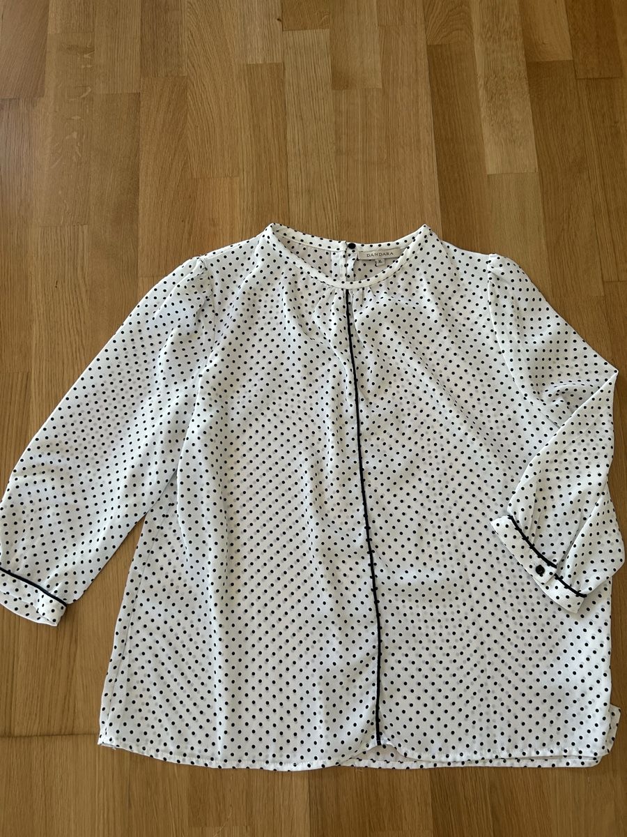 Tops: Blouse à petits pois  – D'occasion à Daillens par guisepa
