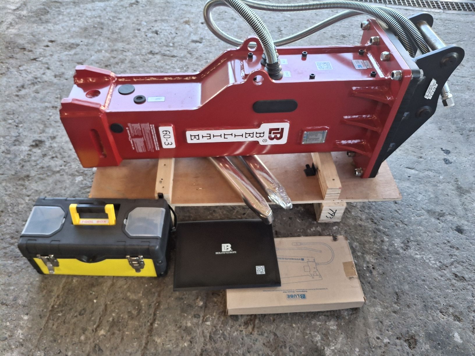 Tous les outils: Hydraulik Hammer – Neuf avec emballage d'origine à kägiswil par Waltiming1968