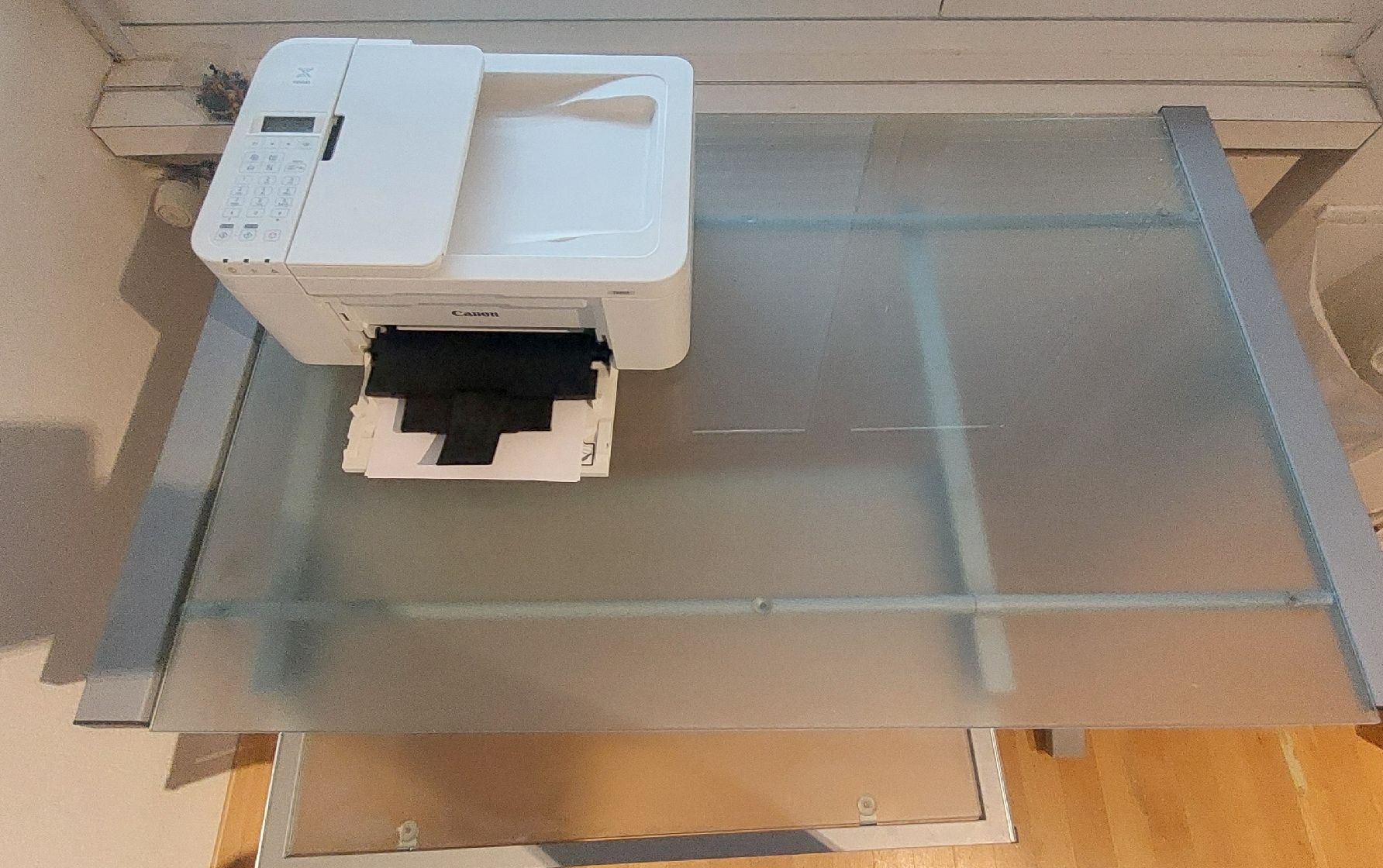 Scrivanie: Glas Tisch Gratis abzugeben – Usato da Wettswil venduto da ste_z6c6