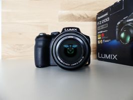 Lumix DMC-FZ200 f2.8 24x Superzoom Digitalkamera 12,8MP